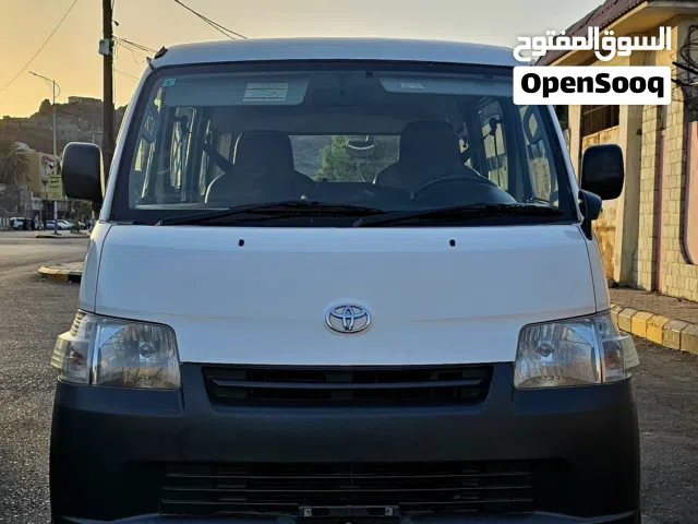 2014 تويوتا فوكسي Standard