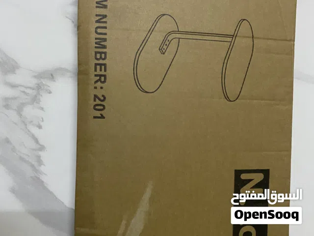 طاوله جانبي حرف c