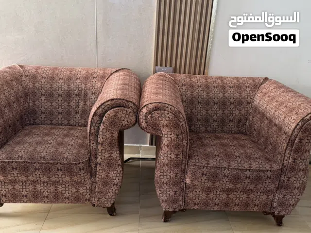 2 قطعة غرفه جلوس للبيع لون بني لا يوجد بها كسر او خدش او خراب فيها نقوش