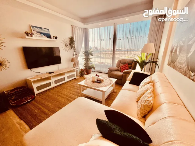 شقه غرفه وصاله في دلمونيا  تطل علي البحر للايجار لمدة شهر قابل للتجديد