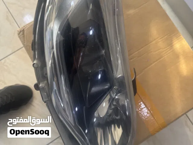 اضوية امامية مستعملة ل تويوتا افالون 2103