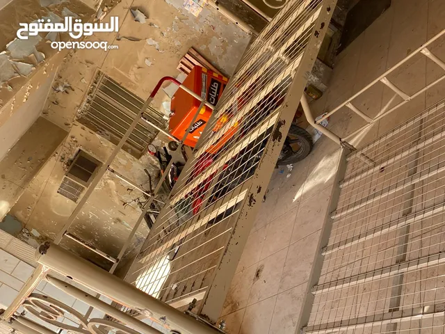 سرير حديد و طاوله وكبد بحاله جيده