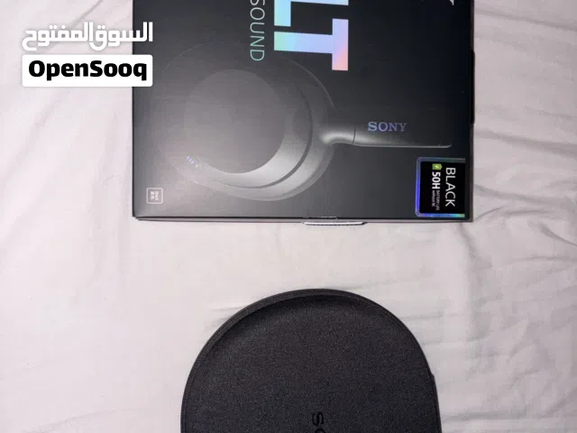 Sony Ultwear headphones Like new and air pod pro gen ones which need cleaning