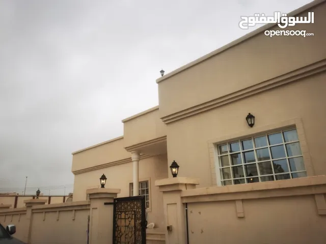 السعاده. فله فندقيه 3 غرف وصاله و3 دورات مياه ومطبخ مع واى فاى مع حوش توفر من تاريخ 14 المساء