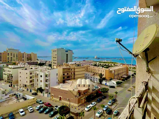 شقة مميزة ذات إطلالة رائعة على البحر في أفضل شوارع "طرابلس" و"زاوية الدهماني.