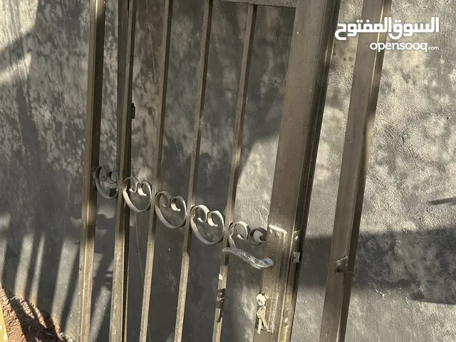 باب حديد مقاس مترين في 90 سانتي