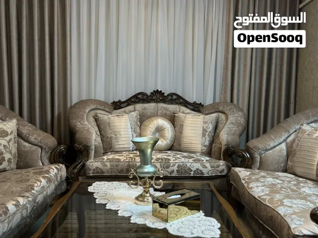 طقم غرفه ضيوف وطرابيزات حفر بحاله جيده جدا