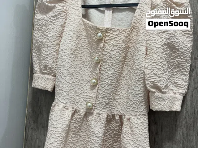 فستان وردي جميل