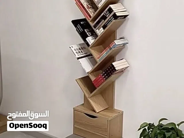 مكتبة كتب بتصميم شجري عصري