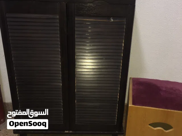 خزانة أحذية نظيفة جدا جدا سلميه قطعة 12وكرسي هدية