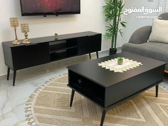 طقم مزنون بالوان جديده مقاس 150 سم بعرض 30 سم ارتفاع 55 الطاوله 90 * 55 سم ارتفاع 45