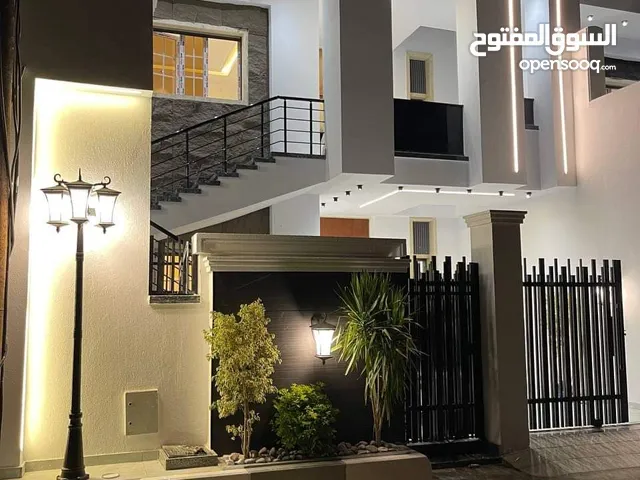 235 m2 4 Bedrooms Townhouse for Sale in Tripoli Ain Zara