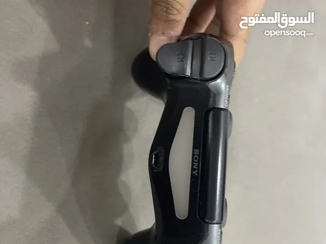 يد بلاستيشن فور مستعمل وجيده