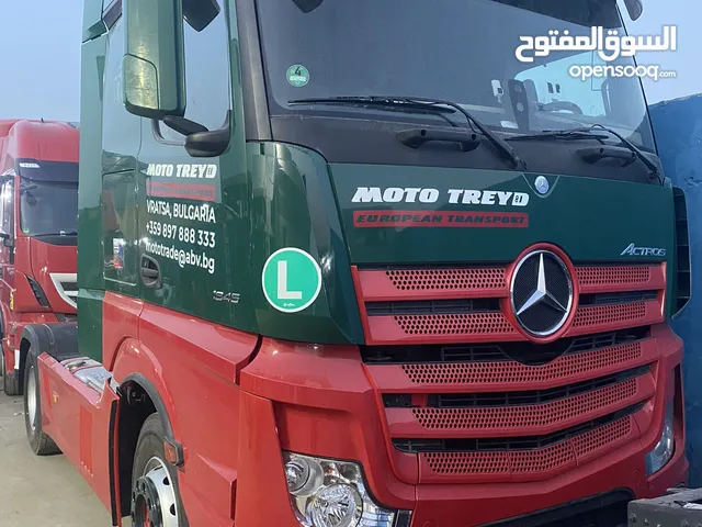 Tractor Unit Mercedes Benz 2013 in Sharjah