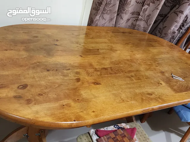 Oval shape dining table with Chairs, Good condition