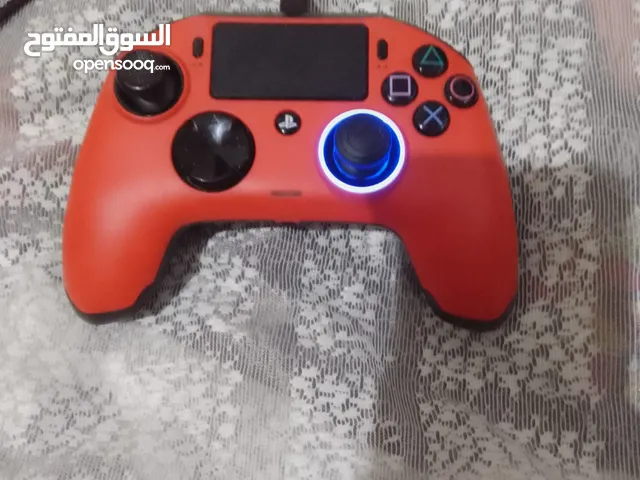 أجهزة تحكم بلاي ستيشن .