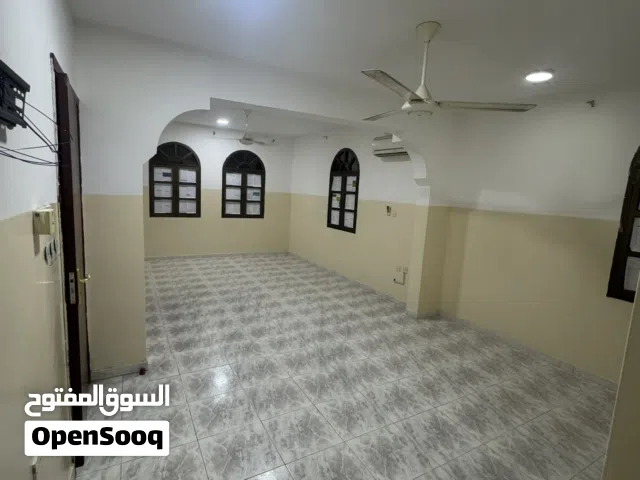 غرفه كبيره مع حمام خاص قريب التقنيه شامل كل شي اقل سعر للعمانيين فقطط