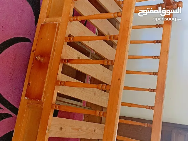 سرير اطفال خشب أصلي  استعمال نظيف