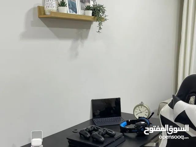 طاولة قيمنج جديدة – لون أسود أنيق! مزودة بإضاءة RGB