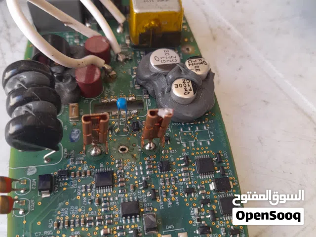 خبره أخصائي شواحن سيارات تسلا