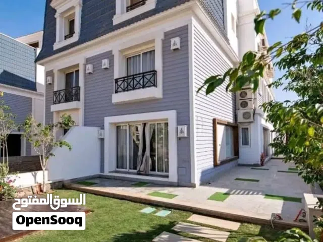 فيلا للبيع ستاندالون متشطبه في كمبوند مونتن فيو أليفا .