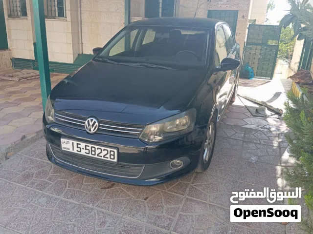 2013 فولكسفاغن بولو Standard