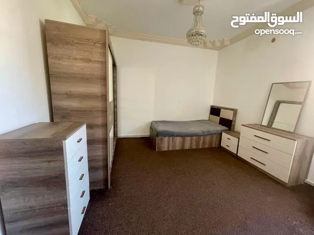 غرفة نوم فردية بحالة ممتازه