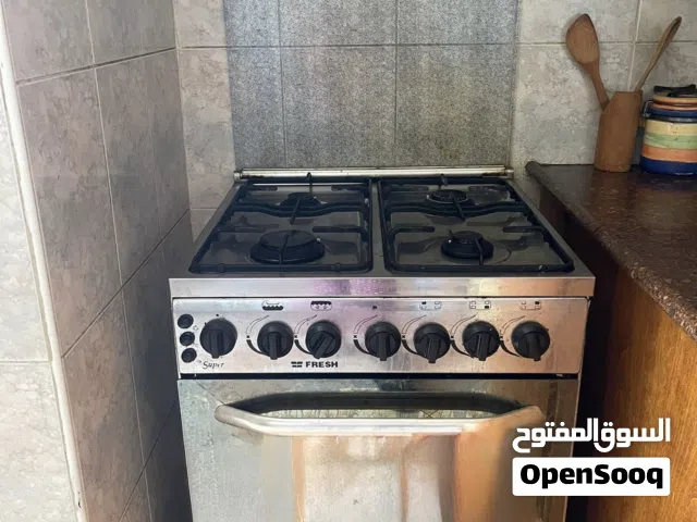 غاز طباخ مع فرن + طاولة مطبخ