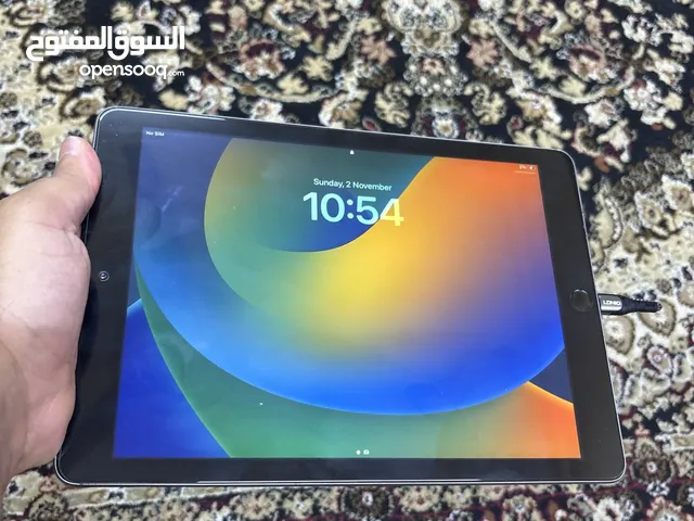 Apple iPad 5 32 GB in Manama