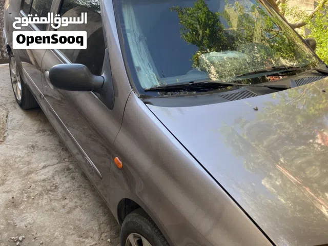 2002 Renault Clio Standard