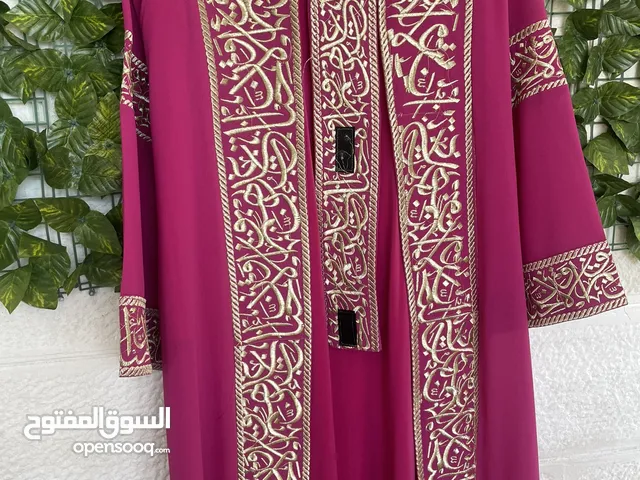 قفطان ملبوس مره وحده لسا جديد مقاس 44