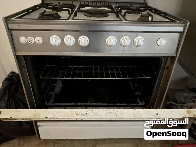 غاز مع فرن بحالة جيدة ويعمل بشكل جيد للبيع