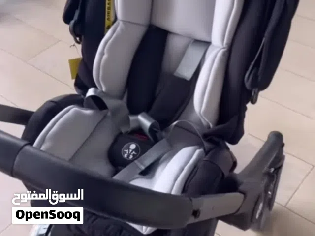 كرسي وعربة للأطفال