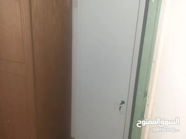 دولاب معدن نضيف