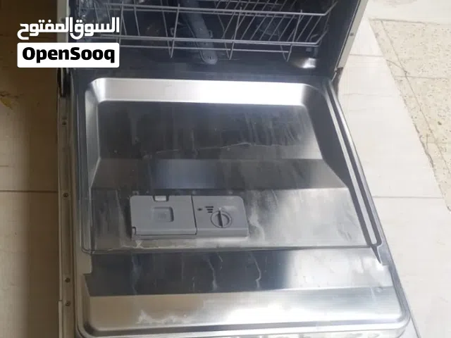 الة صحون LINEA GIORGIOبتصميم عصري وعملي. تحتوي على سلال داخلية لتنظيم الأطباق والأواني، مما يسهل