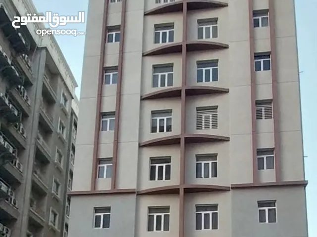 للايجار بحولي قطعه 6 خلف شارع المثني شقه للعائلات 2 غرفه و2 حمام