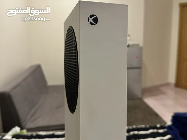 اكس بوكس سيرس اس للبيع....مع كفر اليدة و البطاريه و الوايرات الخاصه بها ...............     .