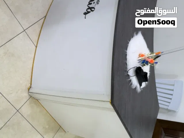 تجهيز صالون اظافر للبيع (مستعمل بحالة جيدة)