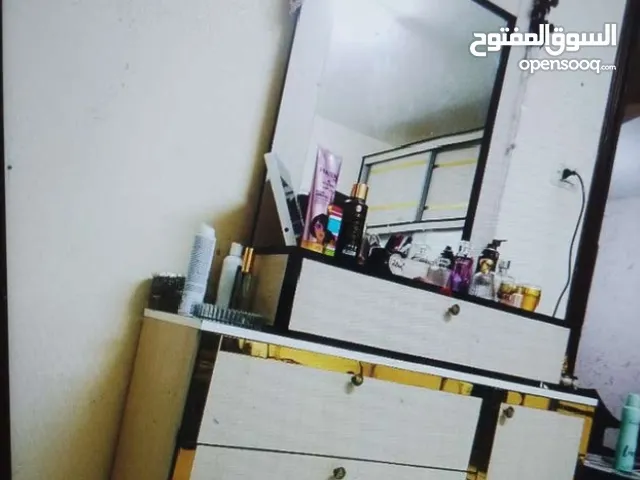 غرفة نوم استخدام نظيف لمدة اقل من سنه سبب البيع داعي السفر المستعجل السعر 130 من الآخر بدون الفرشه