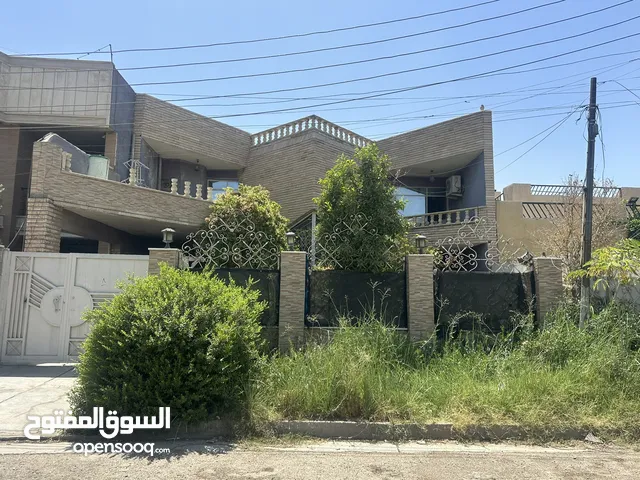 دار للبيع 300متر كلاسيك بناء 2000 طابقين كراج وحديقة 5غرف نوم