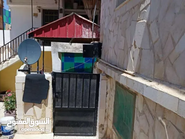 129 m2 4 Bedrooms Townhouse for Sale in Salt Al Khandaq