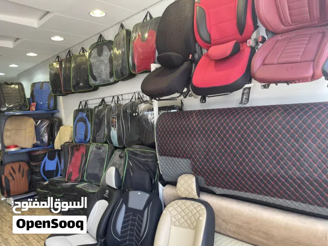 محل تنجيد و كفرات كراسي للبيع في سندان الصناعية مع كامل الاغراض