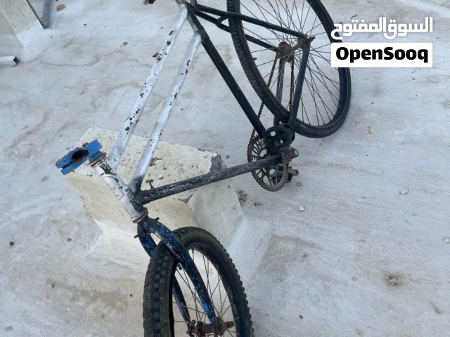 للبيع سيكل يبقاله سكان و تيوب قدام بس