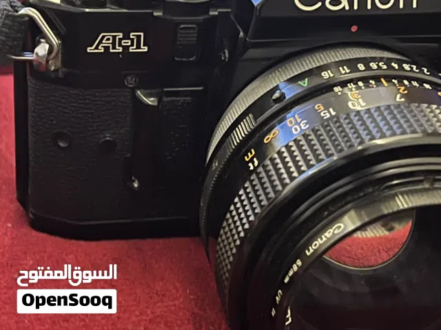السلام عليكم ورحمه الله وبركاته  كاميرة Canon A1  الكاميرا انتيك نظيفة شغالة معاها زوز عدسات كما موض