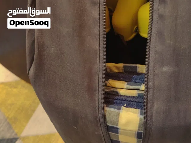طاوله لون ابيض ثقيله خشب سويد سعر 25وتخت بيبي لعمر 5 سنوات 15 دينار