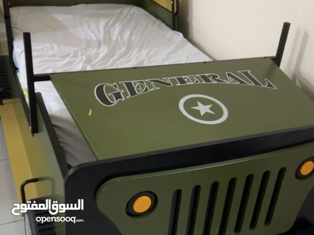 سرير على شكل سياره للبيع