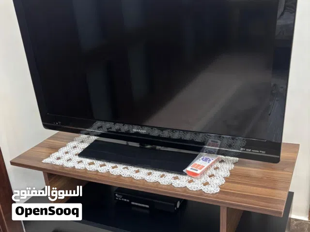 شاشة مستعملة نظيفة السعر 100 الف وبيها مجال