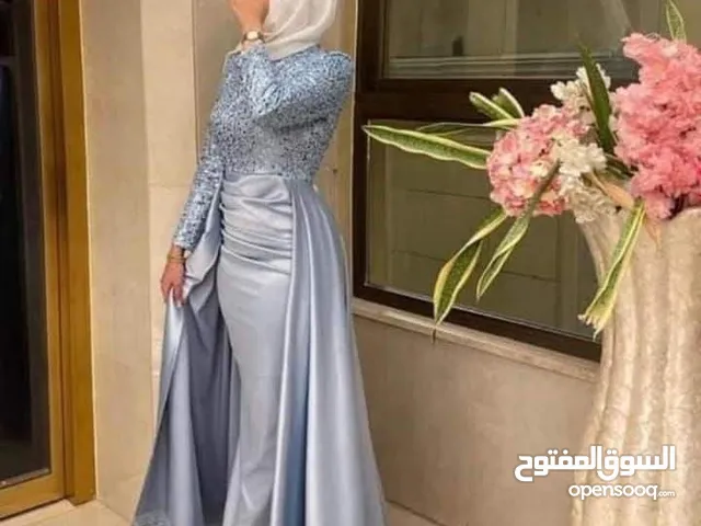 فستان للبيع مستعمل خفيف