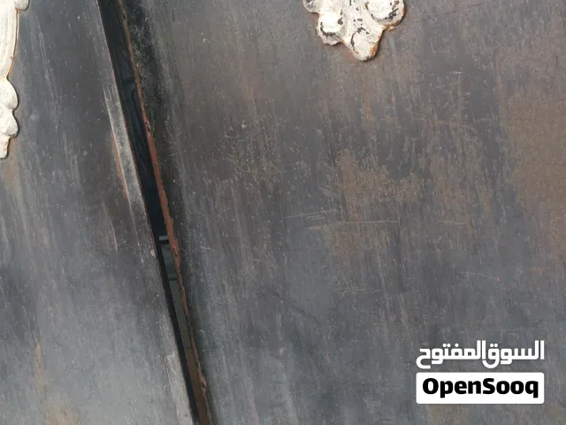 منزال في سوق الجمعة اللبيع يتكون من اربع طوابق كل طبق شقتين وجنان امامي وخلفي مواقع تجاري شارع علي