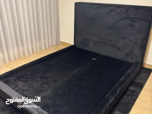 تخت مفرد ونص مع فرشة ولحاف